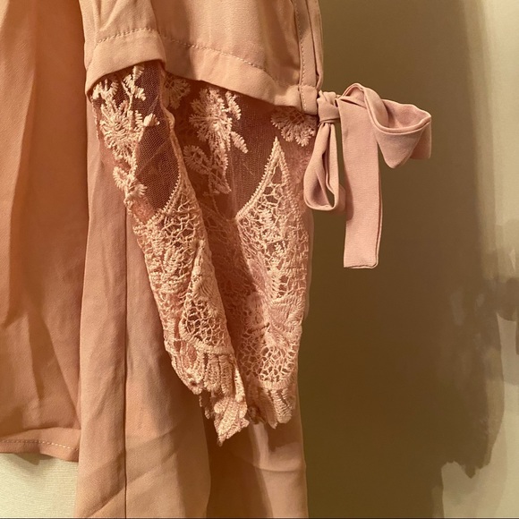 NWOT Pink Long Sleeve Lace Detail Blouse Womens - Picture 3 of 4